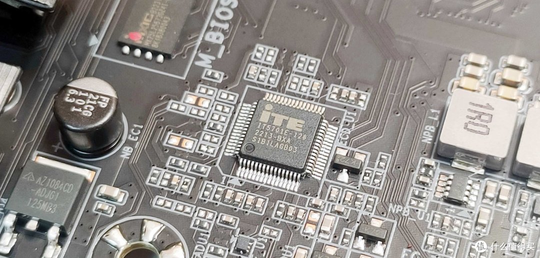 i5-13600K+Z790 AERO G主板+天策D5-6000内存+A770 FLUX搭载纯白系“小海景房”装机体验