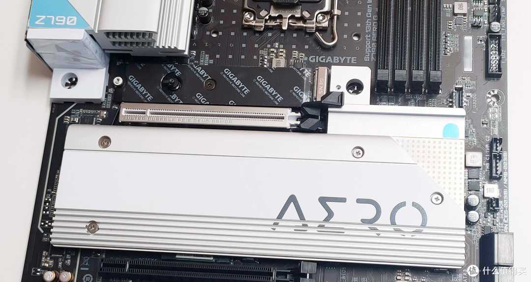 i5-13600K+Z790 AERO G主板+天策D5-6000内存+A770 FLUX搭载纯白系“小海景房”装机体验