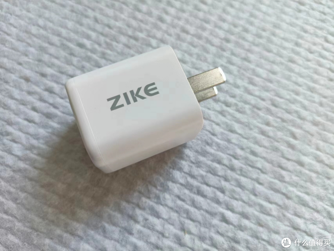 ZIKE 35W氮化镓1A1C双口充电头——搞定苹果全系充电