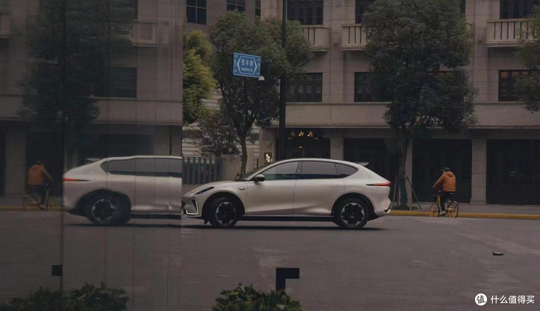 已大定智己LS7的入门款 - 堆料堆到满的国产新能源SUV