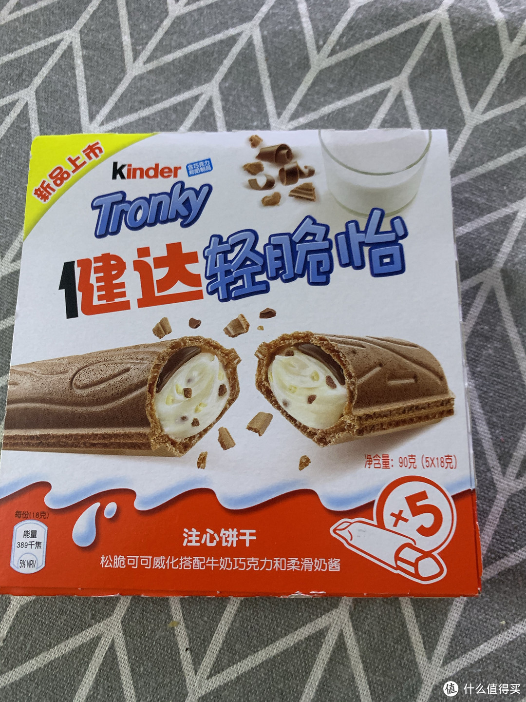 大人小孩都爱吃巧克力饼干。