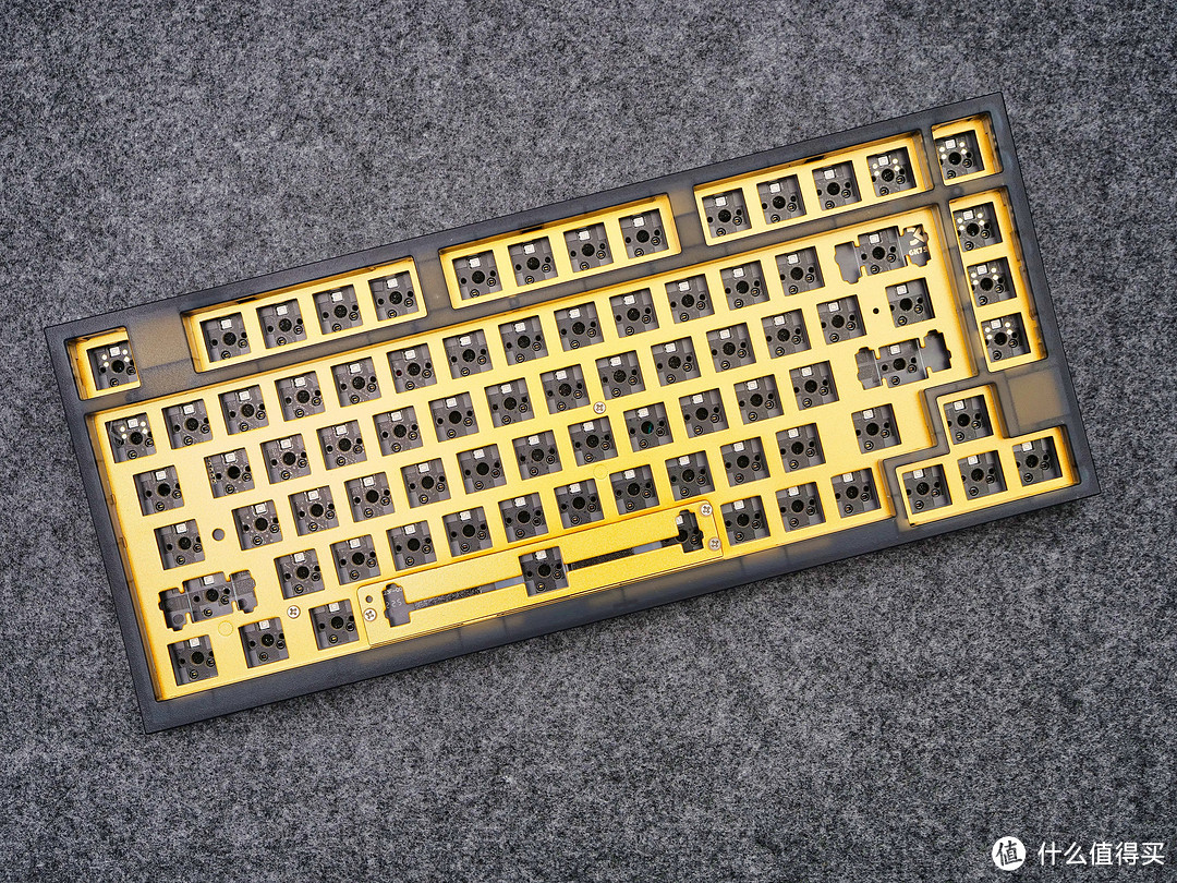年轻人的第一把客制化键盘，小呆虫GK75三模无线键盘套件