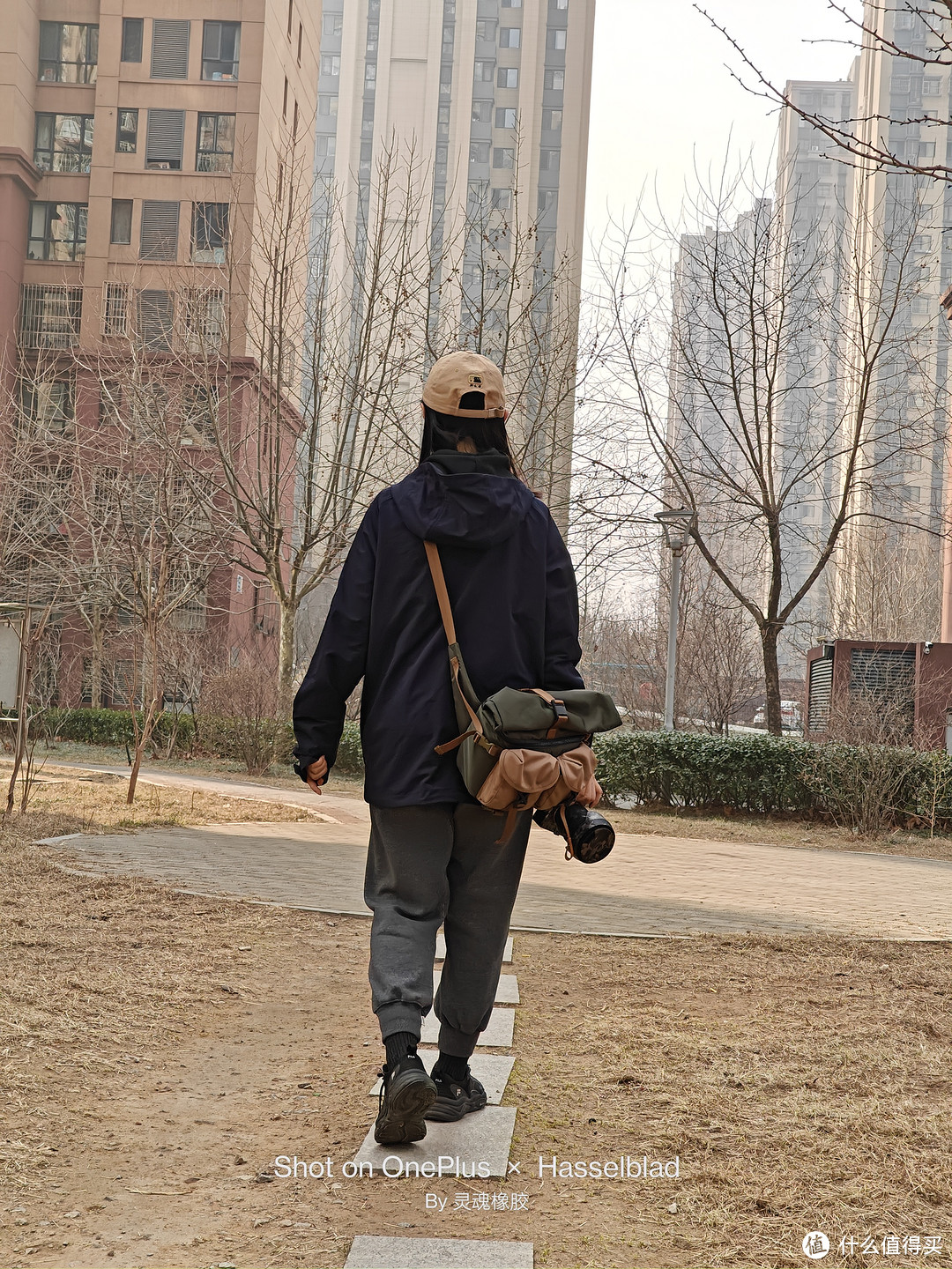 轻便出街，一起来拍照吧—Lofree洛斐X清友遍野斜挎相机包