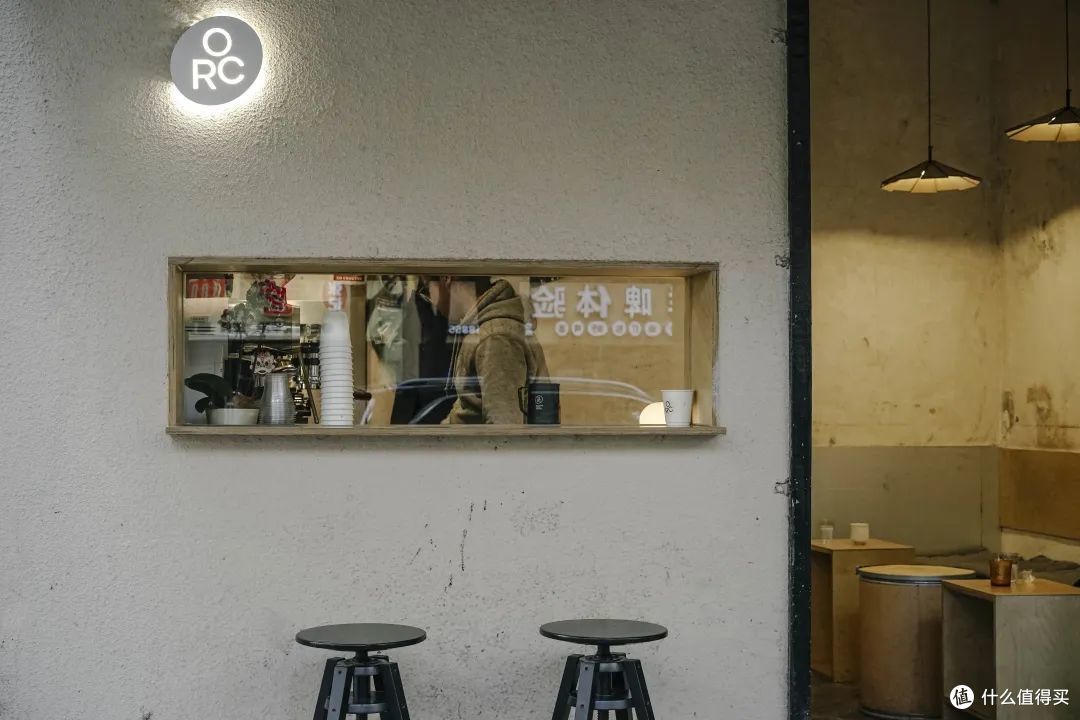 又挖到宝了,我可真想把工位搬到这条小马路上啊!