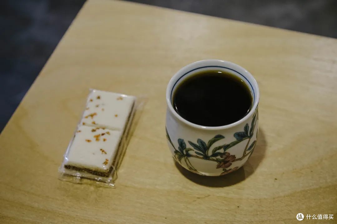 又挖到宝了,我可真想把工位搬到这条小马路上啊!