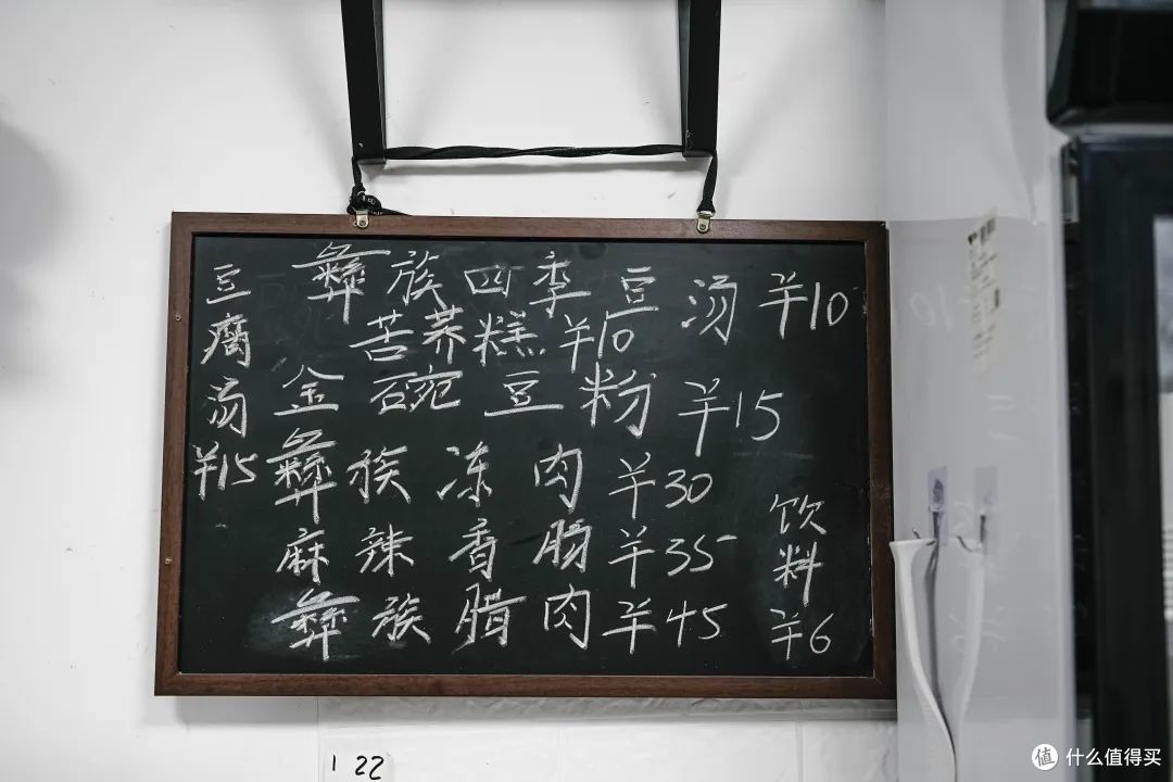 又挖到宝了,我可真想把工位搬到这条小马路上啊!