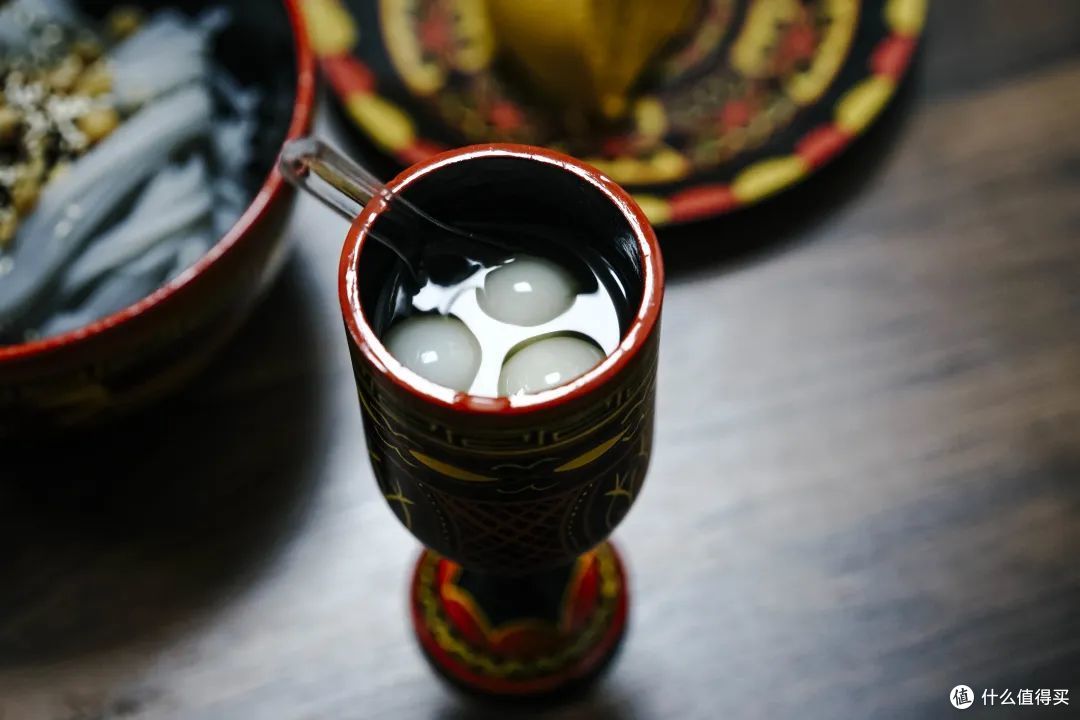 又挖到宝了,我可真想把工位搬到这条小马路上啊!