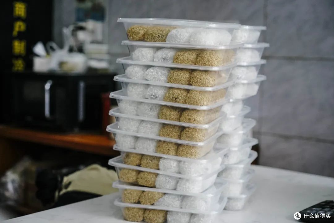 又挖到宝了,我可真想把工位搬到这条小马路上啊!
