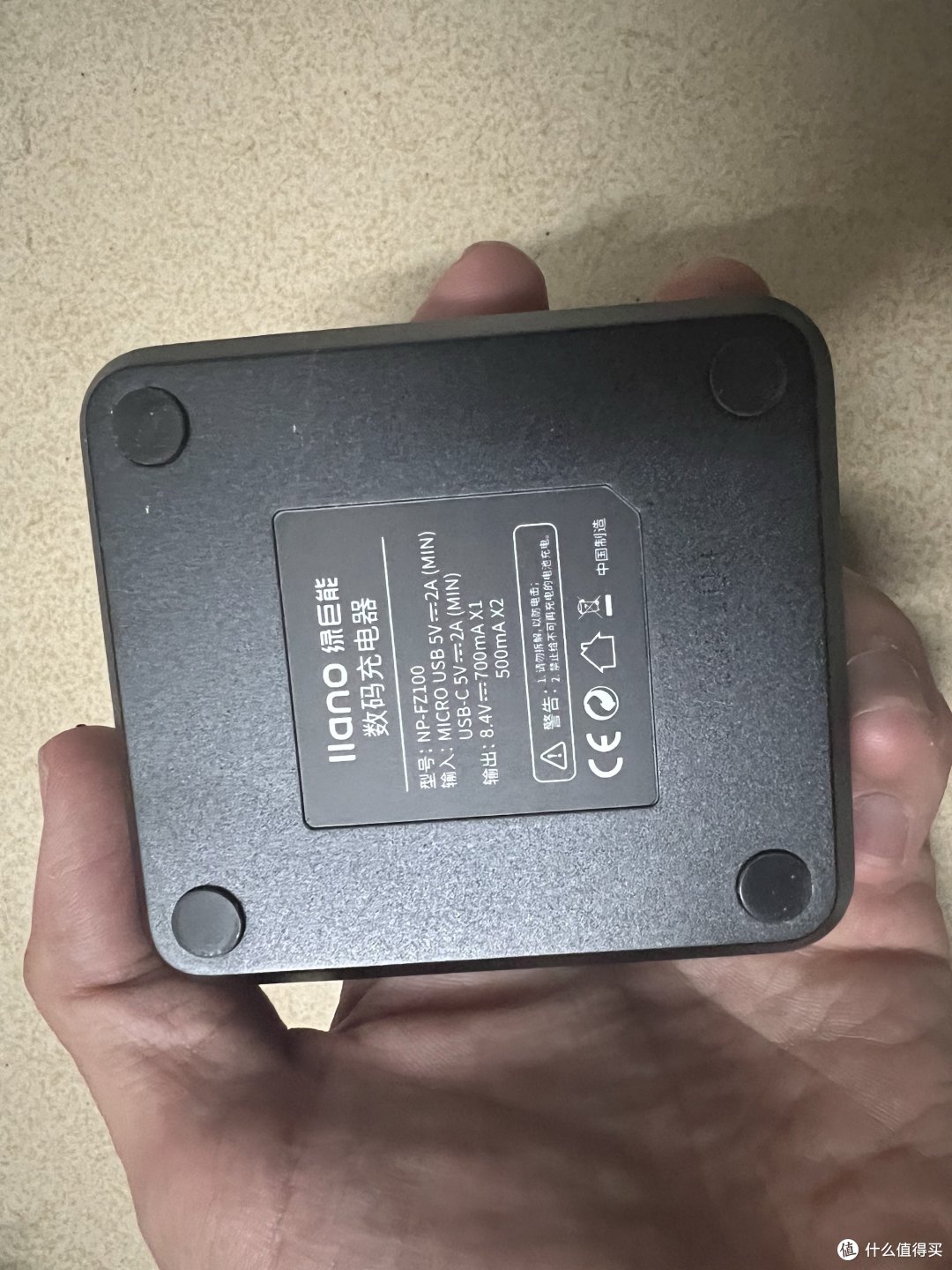这款充电器解决了我之前换电池的烦恼,一次充两,值!!!