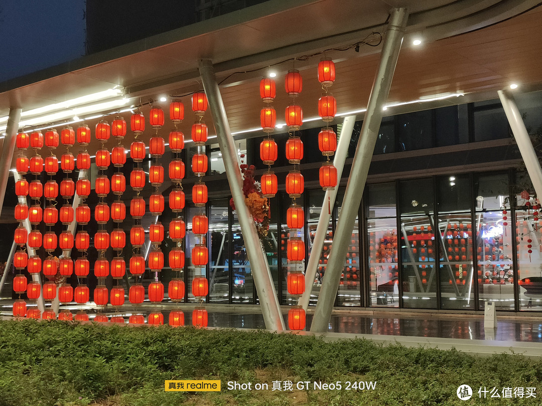 中端机越级旗舰配置,240W闪充十分钟回血,真我GT Neo5体验