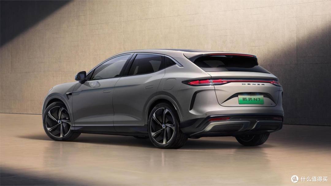 腾势N7唯一猎跑SUV?保时捷的既视感,你给比亚迪的设计打多少分
