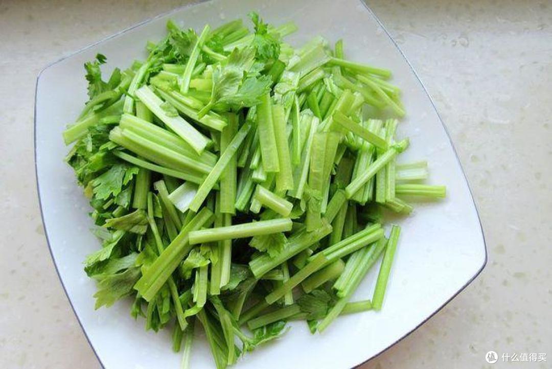 不知吃什么,就用豆皮和它搭配,简单快手,上桌就光盘