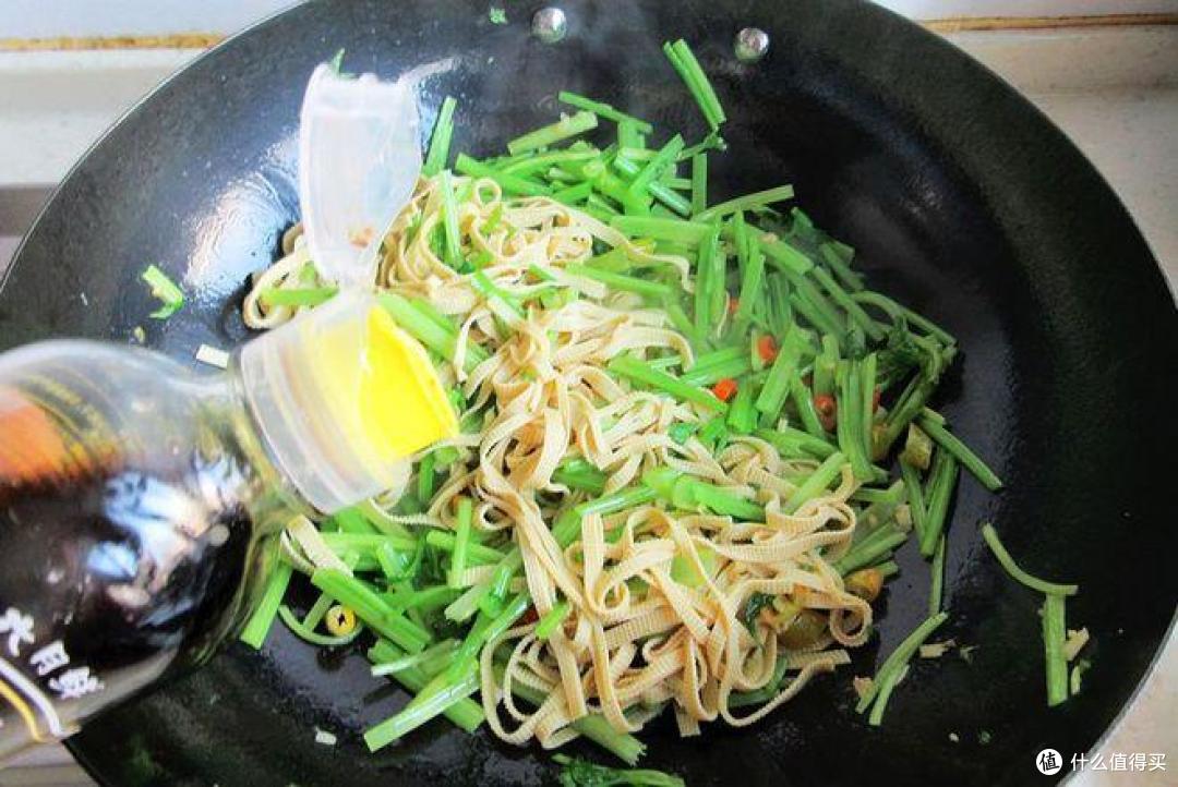 不知吃什么,就用豆皮和它搭配,简单快手,上桌就光盘