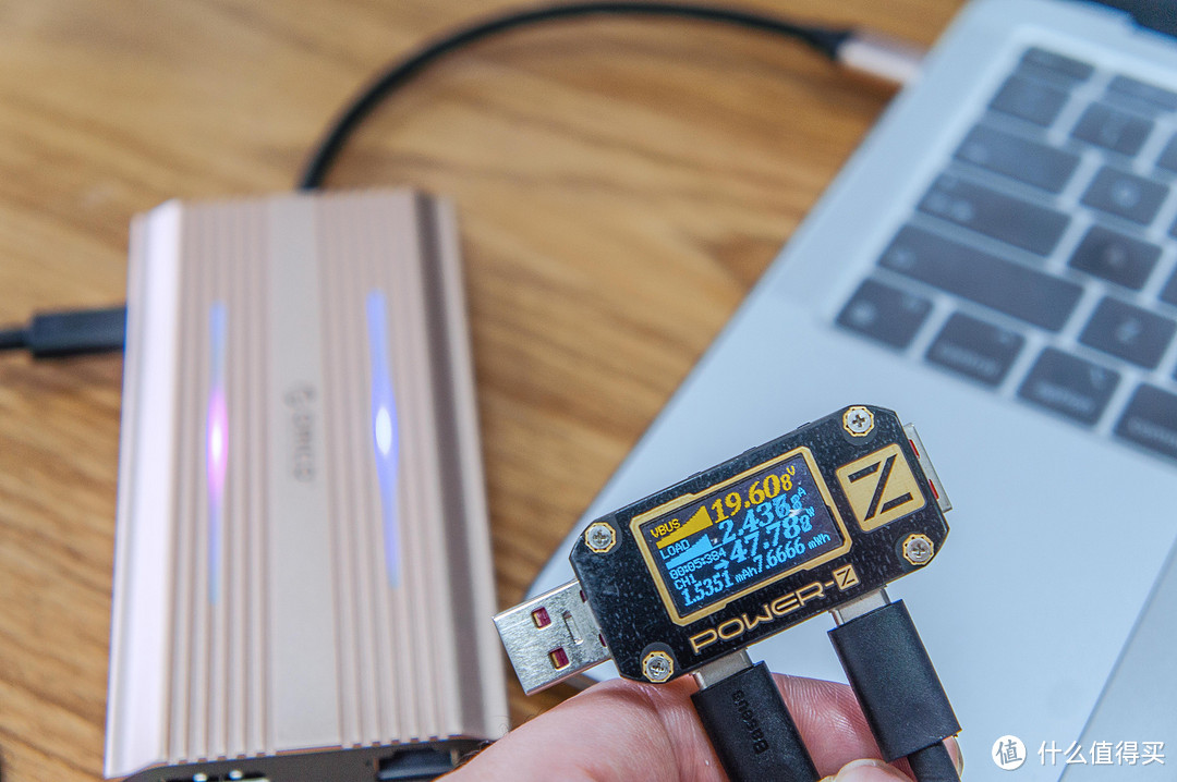 带幻彩RGB呼吸灯！支持四屏异显！奥睿科12合1 RGB拓展坞测评！