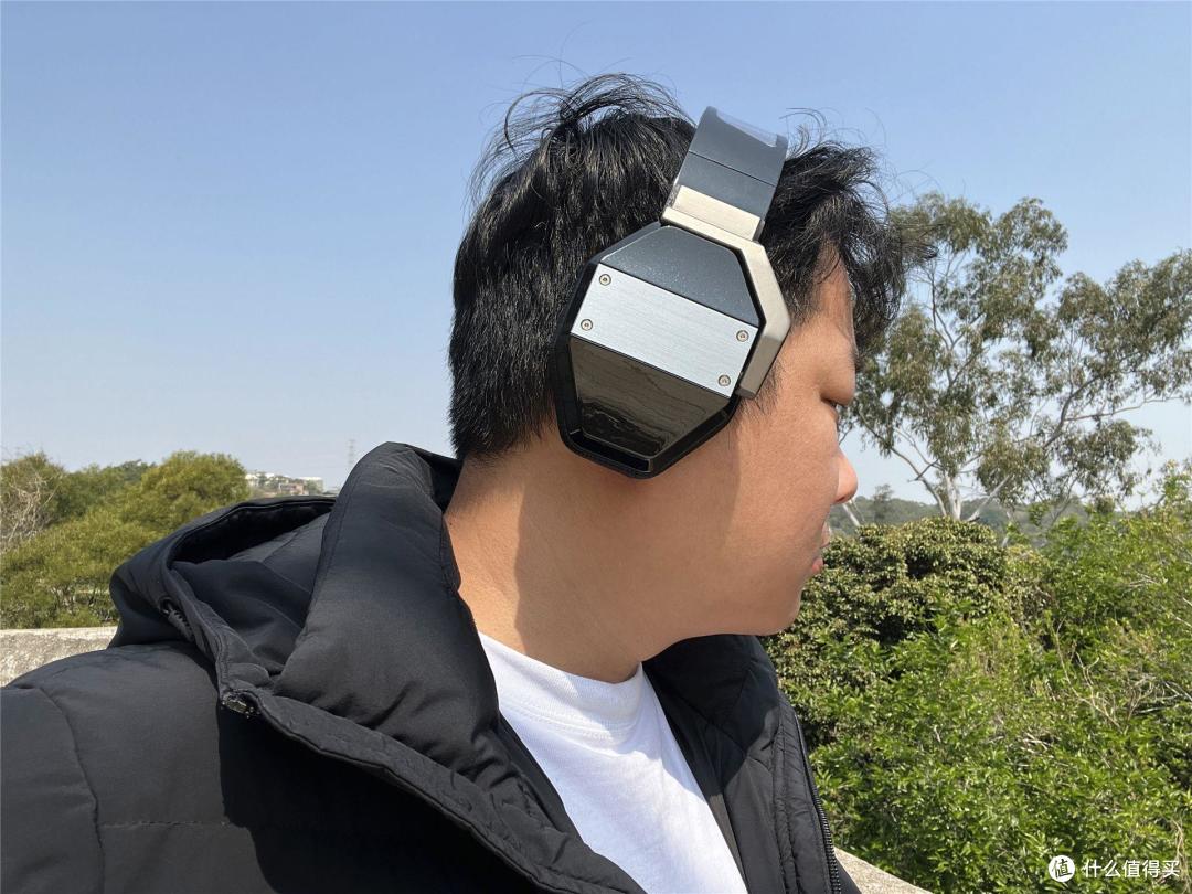 你是个成熟的耳机了 要学会用太阳能充电—鹿图太阳能蓝牙耳机