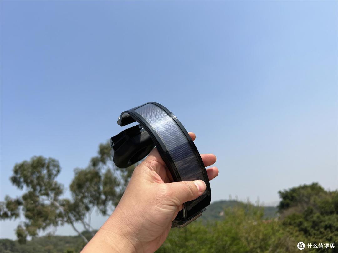 你是个成熟的耳机了 要学会用太阳能充电—鹿图太阳能蓝牙耳机
