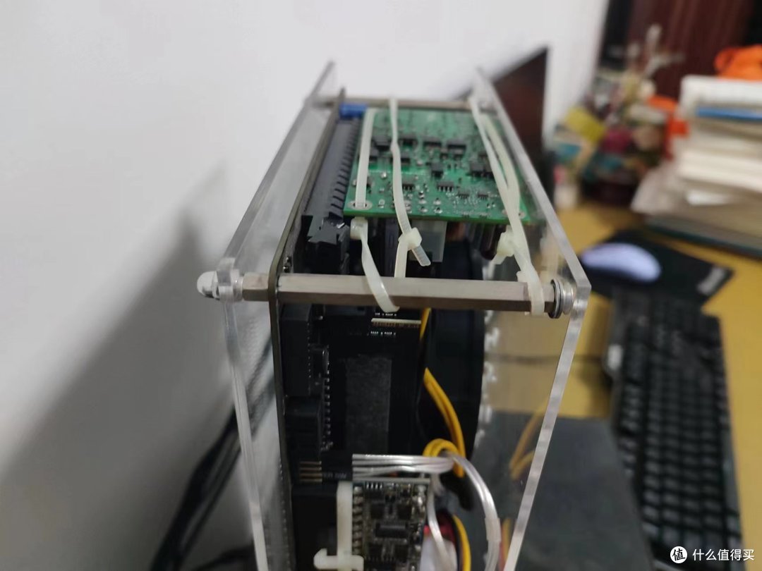 自制的半开放小“机箱”，凑合着用吧，哈哈