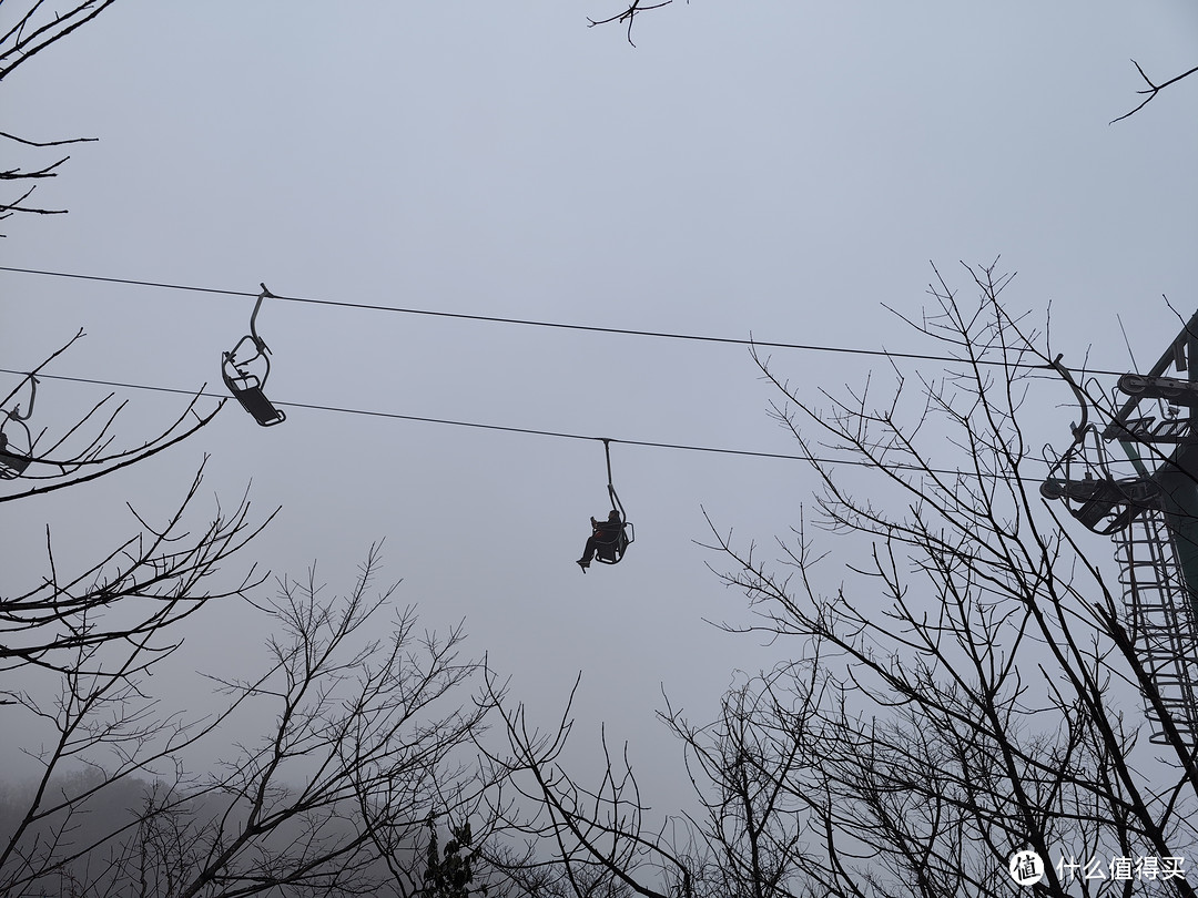 天门山寺到云梦仙顶的索道，很刺激，可惜要走回头路，没坐了