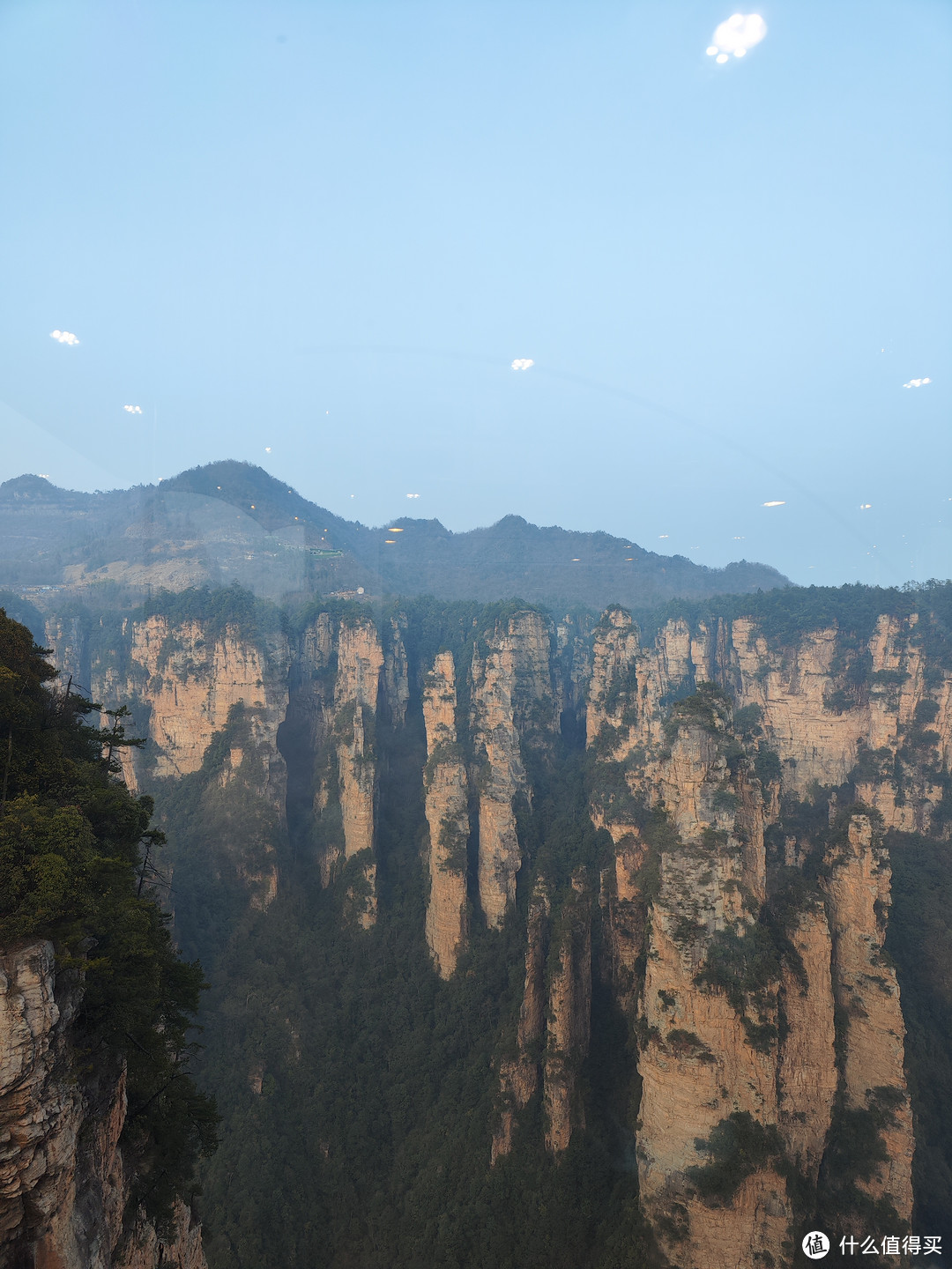 乘坐百龙天梯下山