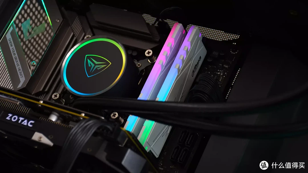 大华存储C600系列DDR4内存条:优选三星颗粒,RGB马甲加持