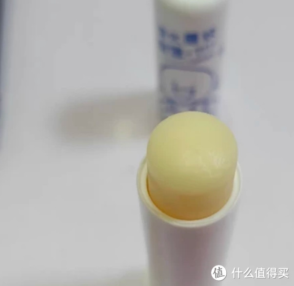 春季护唇攻略：润唇膏的正确使用体验