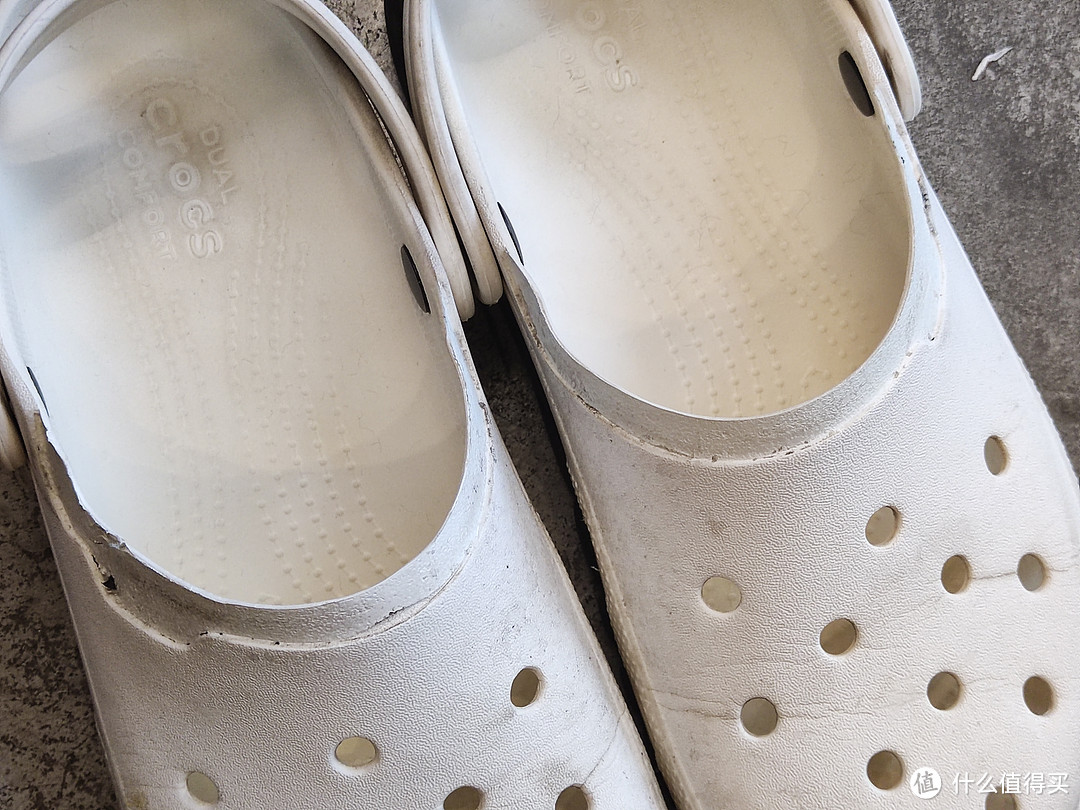 洞洞鞋Crocs鞋底磨平就开槽，鞋底开胶？那就粘吧
