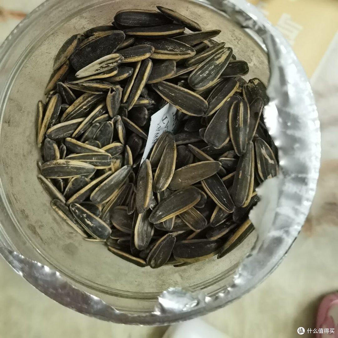 闲时打发时间的好东西,瓜子磕起来停不下来
