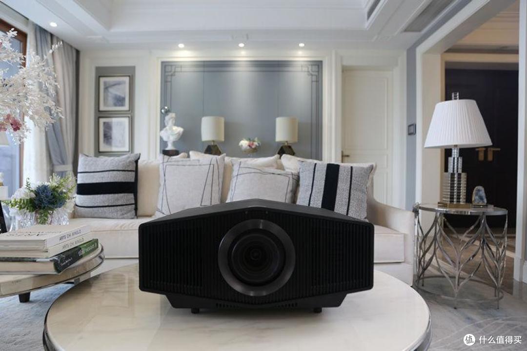 超越“中杯”的实力表现 索尼VPL-XW7000激光4K家用投影机详测