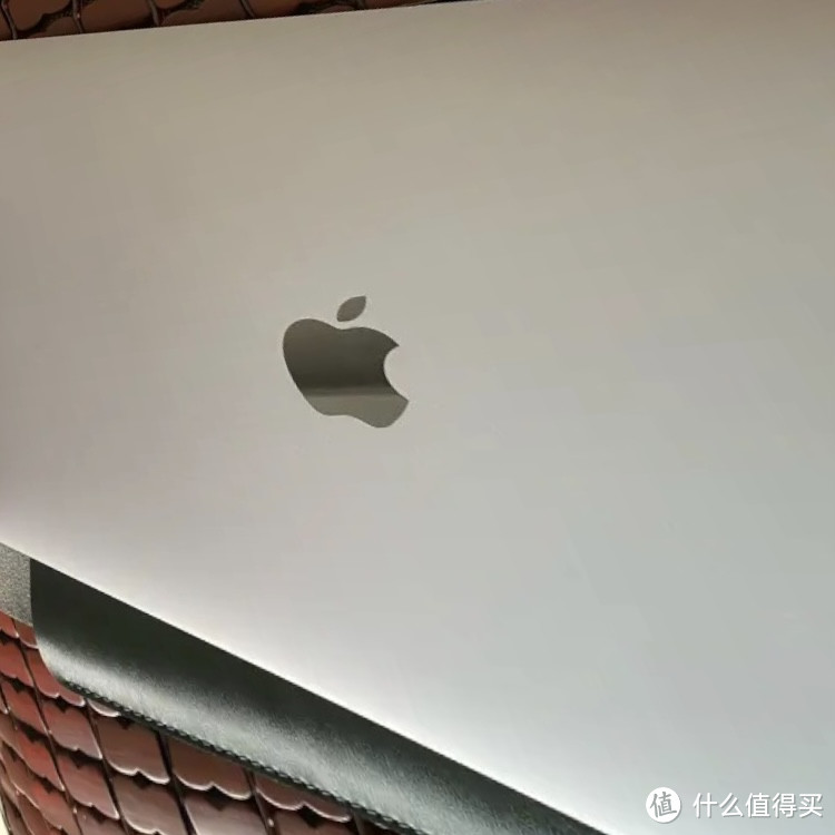 春日宝藏品挖掘。Apple MacBook Air 13.3 八核M1芯片(7核图形处理器) 8G 256G SSD 深空灰 笔记本电脑 MA