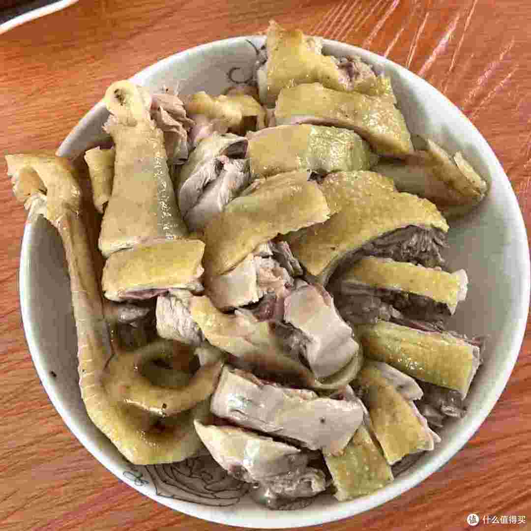 去广东同事家吃“年例”,菜品丰富,大家都吃撑了