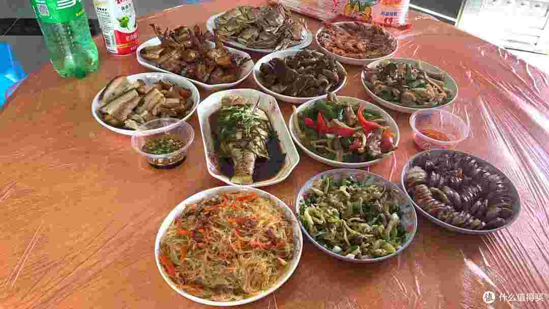 去广东同事家吃“年例”,菜品丰富,大家都吃撑了