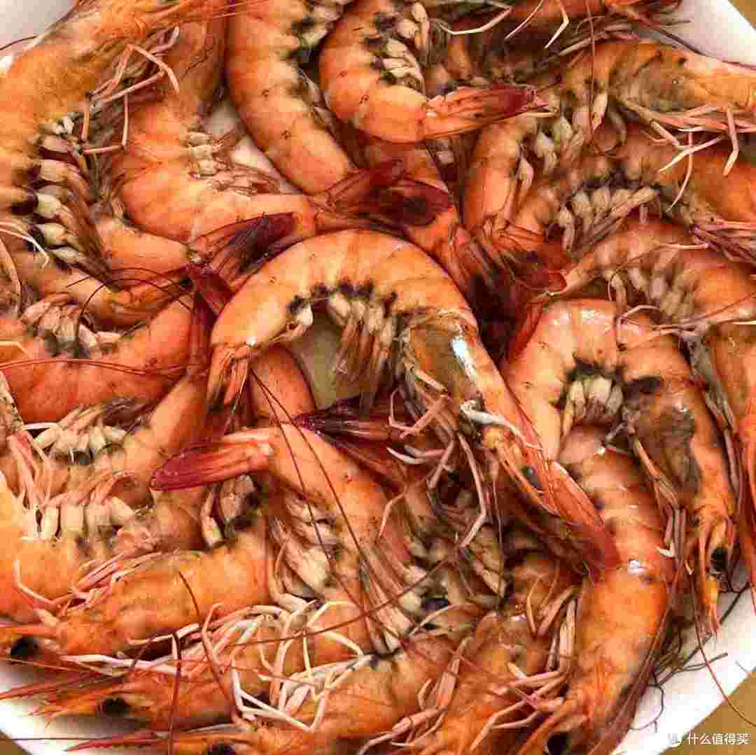 去广东同事家吃“年例”,菜品丰富,大家都吃撑了