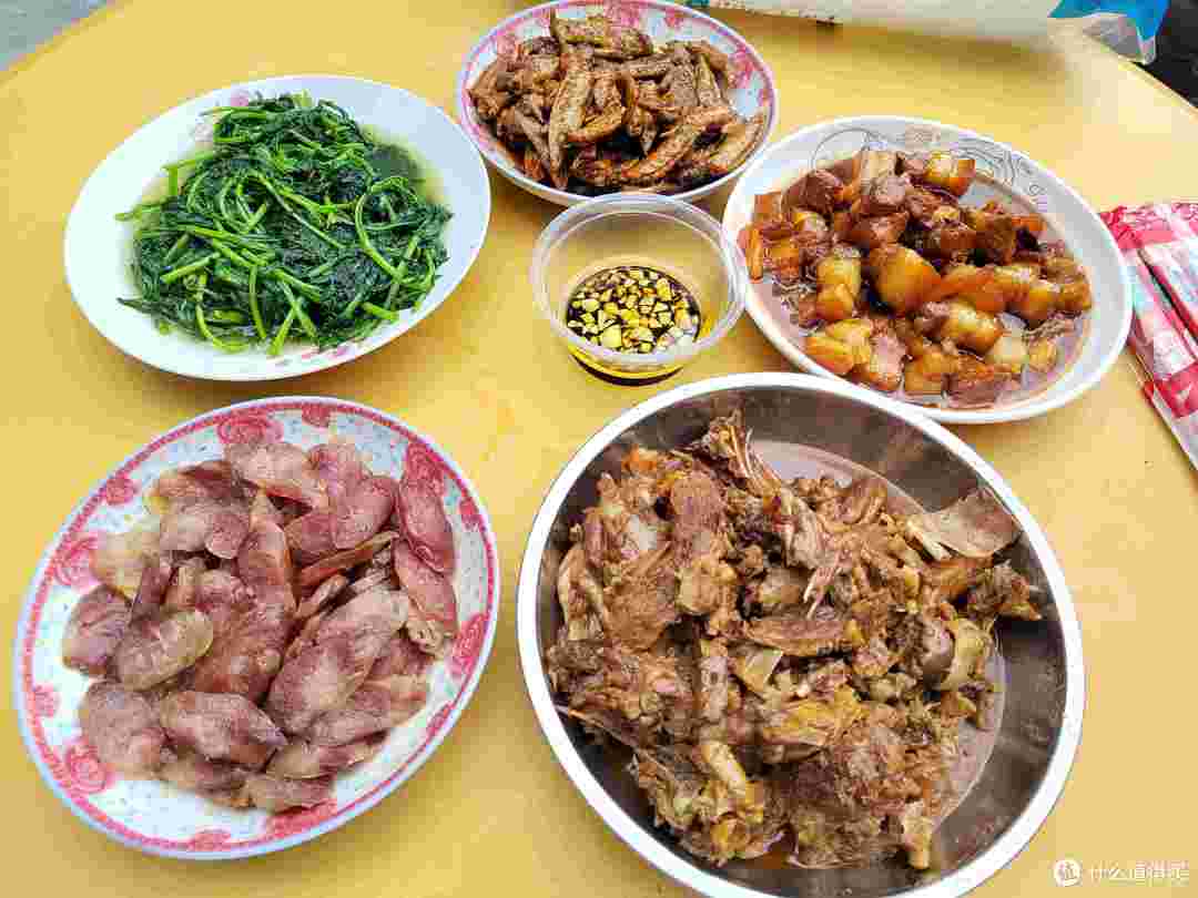 回娘家蹭饭,一桌菜晒到朋友圈,大家都不淡定了,亲妈果然不一样