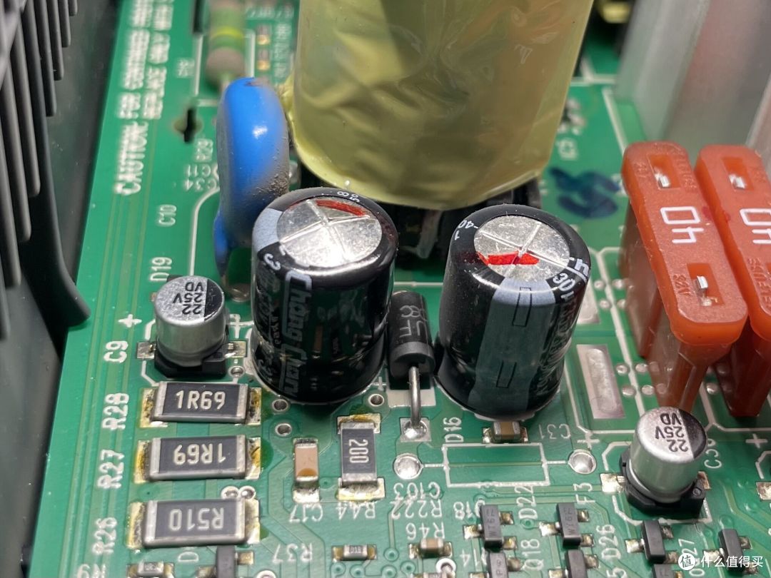 电容顶盖已经鼓起,代表它已经失效了