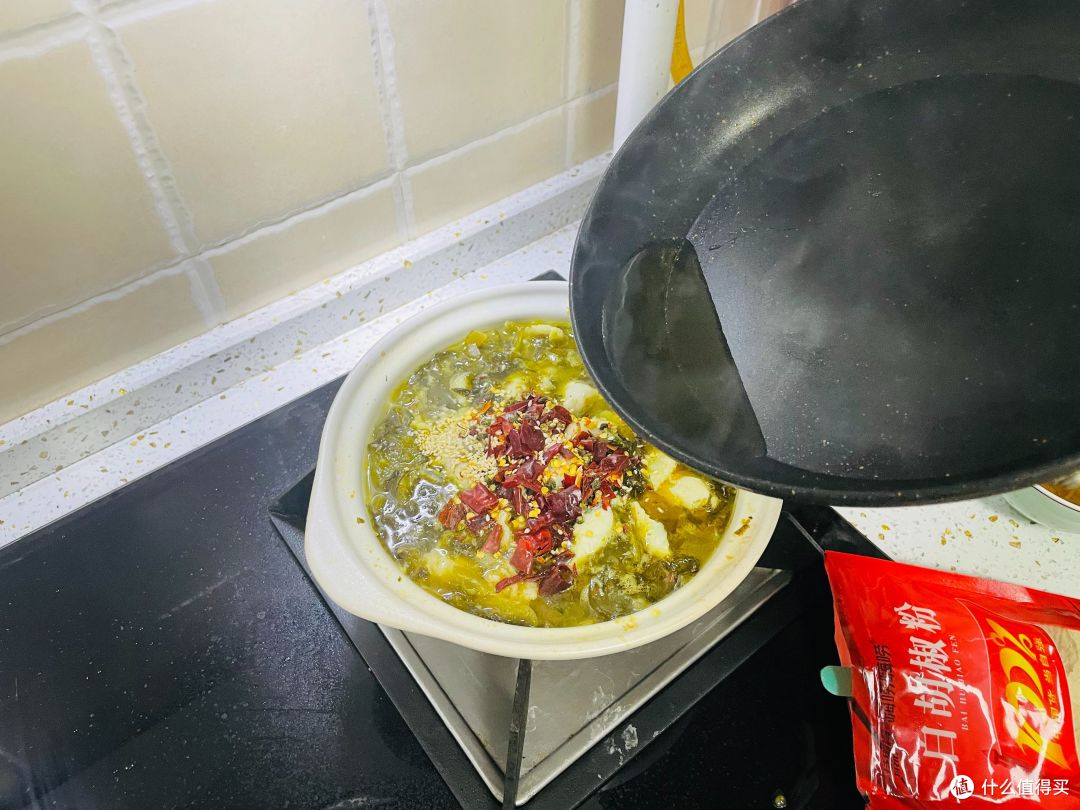 全民众测!张大妈请我吃饭啦,这酸菜鱼滑溜得不要不要滴!