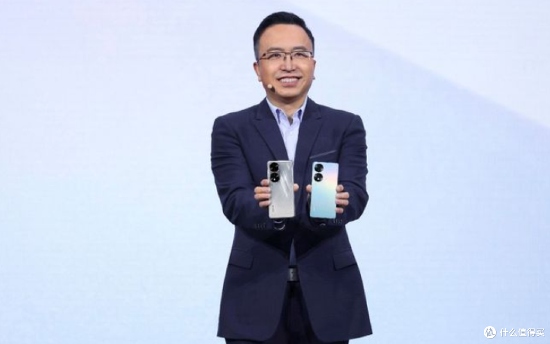 荣耀清理库存:从4299跌至2525元,天玑9000+索尼IMX800+100W闪充