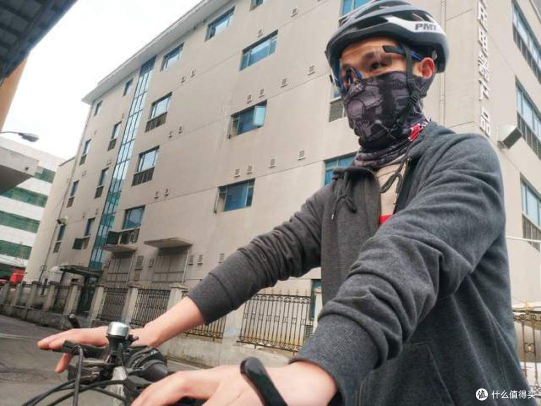 骑行好伙伴：迈极炫破风者变色骑行眼镜