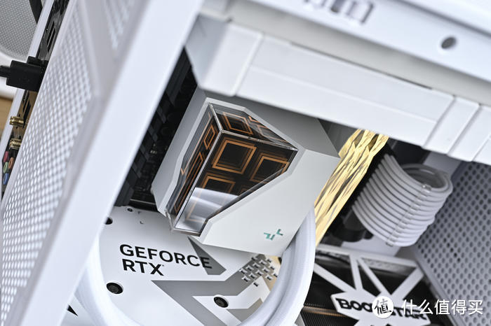 Mesh 副屏白松果——ROG X670E-GENE+乔思伯 D41装机展示