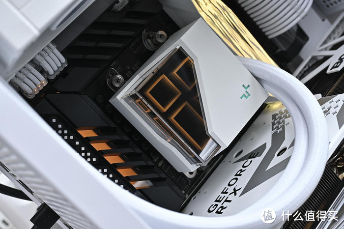 Mesh 副屏白松果——ROG X670E-GENE+乔思伯 D41装机展示