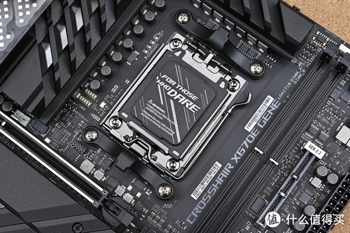 Mesh 副屏白松果——ROG X670E-GENE+乔思伯 D41装机展示