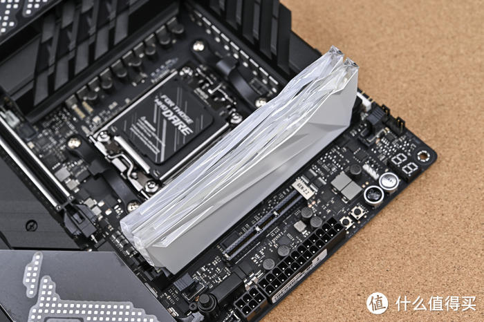 Mesh 副屏白松果——ROG X670E-GENE+乔思伯 D41装机展示