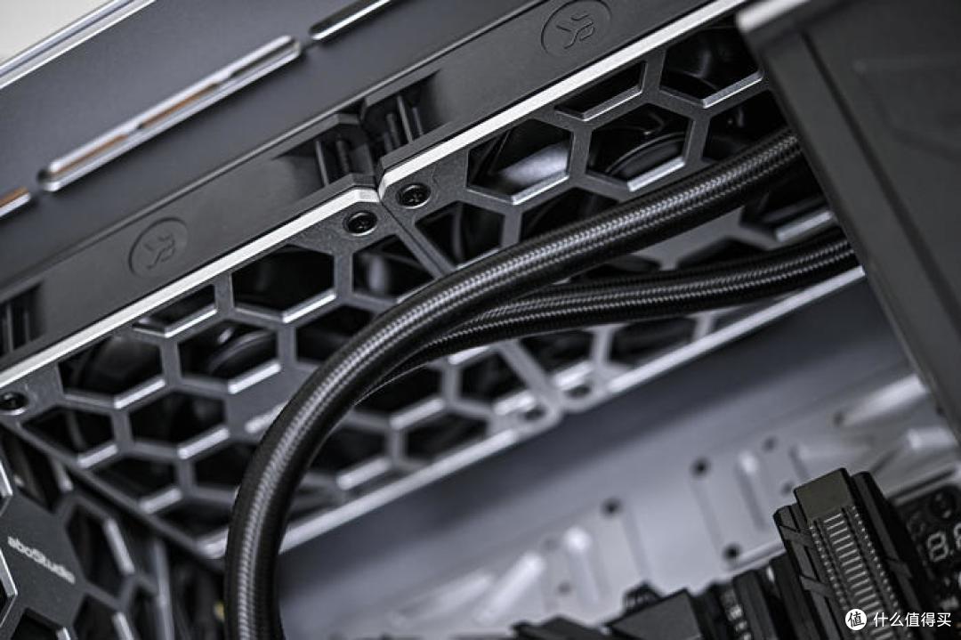 高质感无光主机——ROG X670E-GENE+ aboStudio ContainerL 装机展示