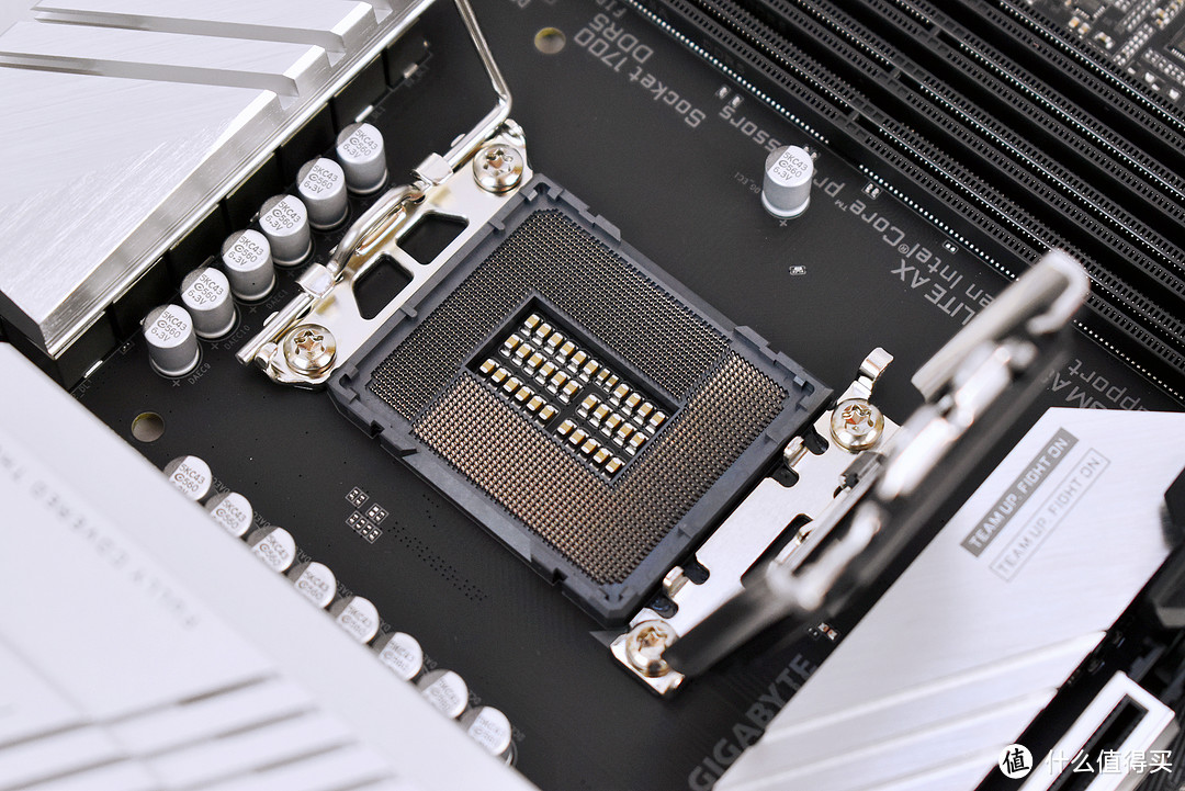 技嘉小雕B760M WIFI主板装机体验：高带宽低延迟黑科技加持，助力DDR5内存性能更上一层楼