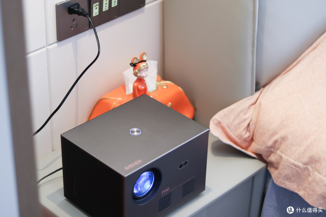 刻刻智能投影a7:全封闭式光机设计,影院级画质,畅快体验_投影仪_什么