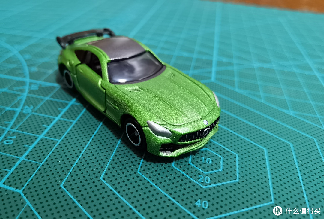 ​多美卡红白盒7号车-奔驰AMG GT R