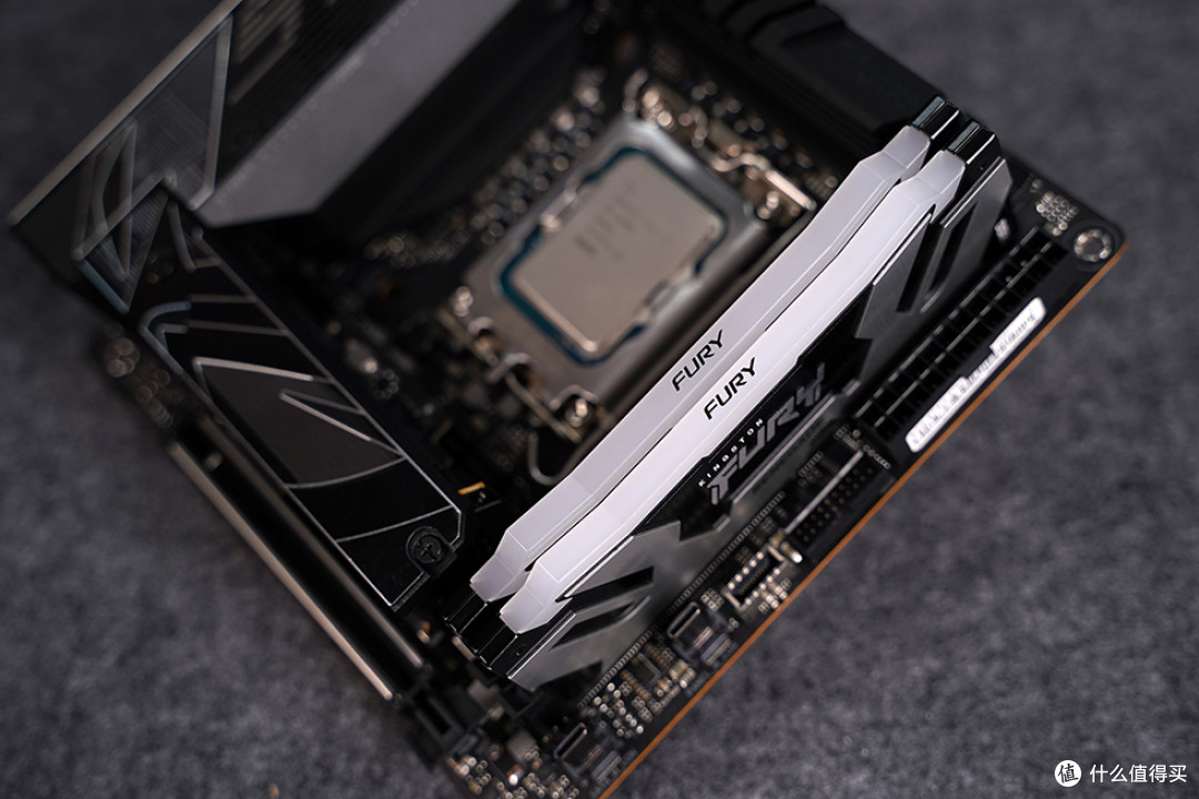 13600krogz790itufrtx4070ti铁窗泪itx机箱装机展示