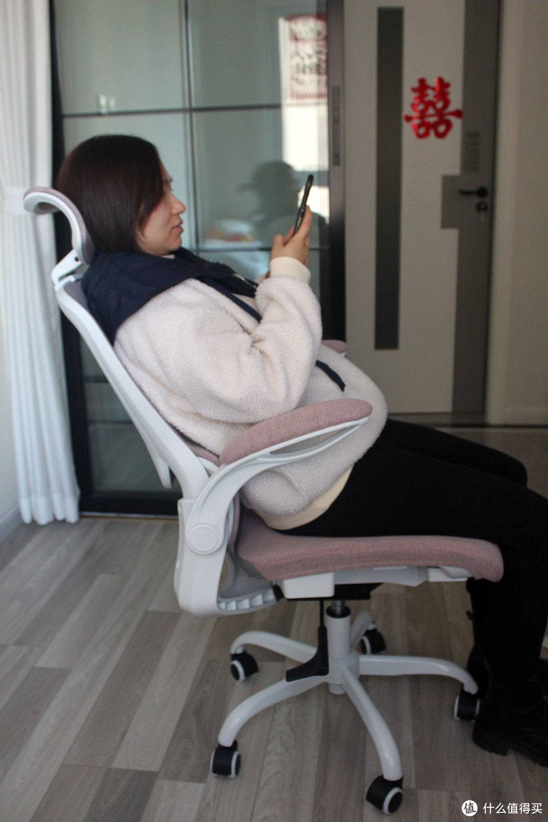 永艺人体工学MISS女性椅：专为女性打造的座椅，让办公更舒适