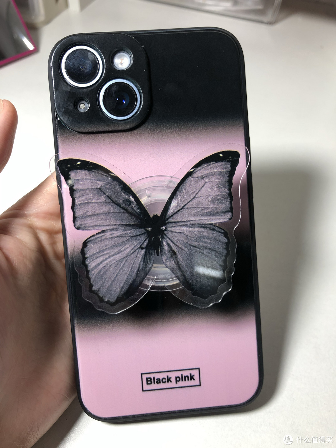 黑粉配色的蝴蝶手机壳