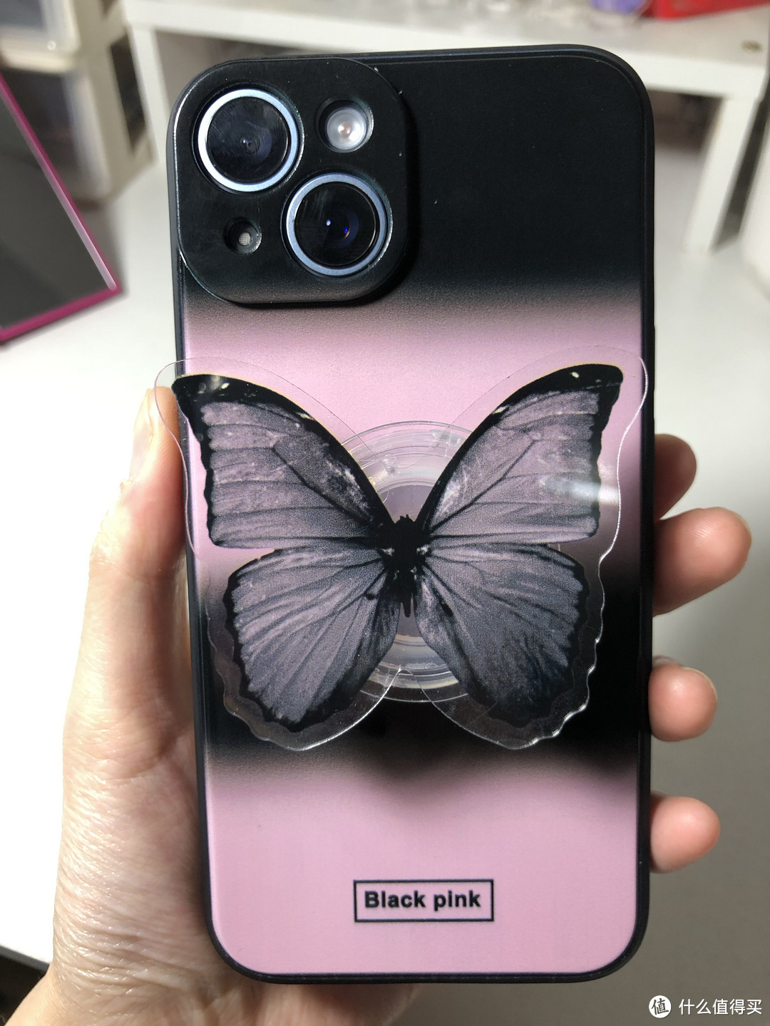 黑粉配色的蝴蝶手机壳