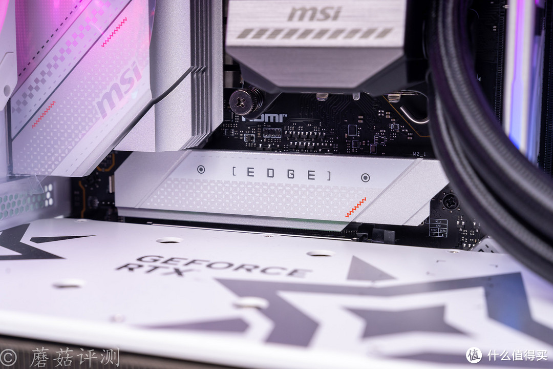 外观精致,设计感一流,宇瞻ZADAK SPARK DDR5 白色RGB内存条 评测